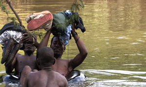 LES DAMNÉS DE LA FRONTIÈRE