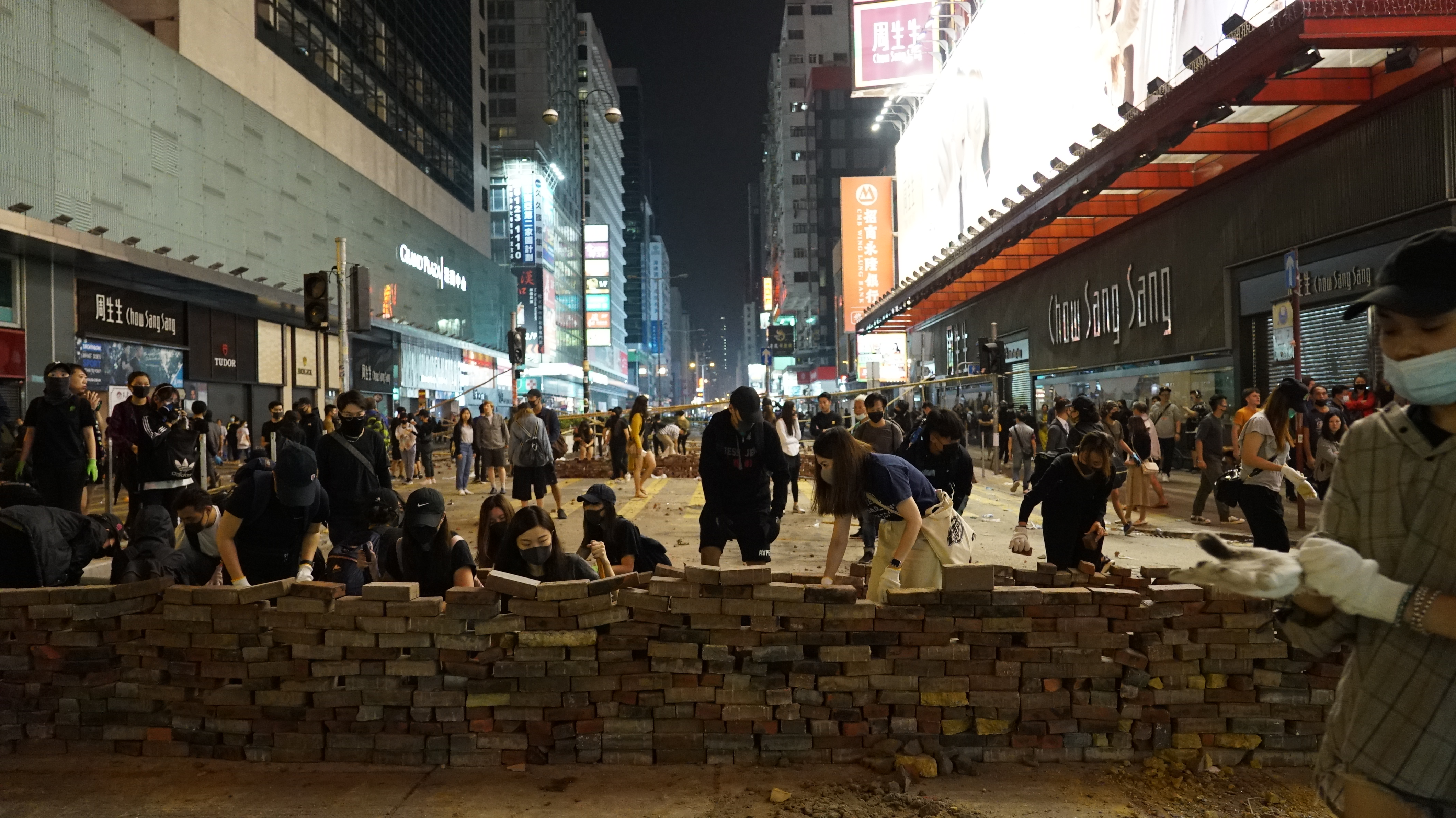 DANS LA GUEULE DU DRAGON